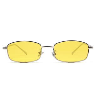 Nuovi Occhiali da Sole con Montatura Quadrata in Metallo, Design alla Moda in Oro e Grigio - Product Image 2