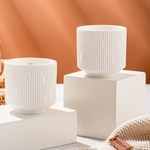 Velas perfumadas de cera de soja de aromaterapia de lujo con tarro de cerámica blanca hecho a mano para decoración navideña del hogar - Product Image 5