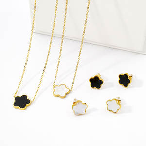 Venta al por mayor impermeable de acero inoxidable conjunto de joyería 18K chapado en oro de cinco Hojas de Trébol flor collar pendiente gargantillas conjuntos para regalo - Product Image 1