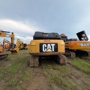 Potente excavadora de cadenas CAT 323D2L usada con motor CAT original. Rendimiento confiable. Construye caminos en zonas forestales. - Product Image 4
