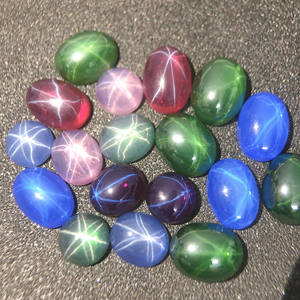 พลอยสังเคราะห์รูปวงรีทรงแบนรูปดาวพลอยสังเคราะห์คอรันดัมโปร่งใสรูปดาวสีเขียวเข้ม - Product Image 4