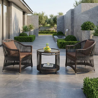 Ensemble table et chaises de balcon en rotin de style décontracté, tressé, pour l'extérieur, idéal pour patios, jardins et maisons d'hôtes – Vente directe usine