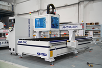 Routeur CNC ATC avec broche latérale horizontale et table à vide pour rainurage latéral de panneaux de bois, fraisage, gravure et découpe de portes en bois