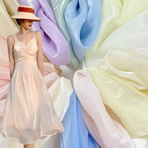 Les vêtements écologiques pour filles en 100% polyester comprennent Lily Satin Glassy Gaze Crystal Satin Tissu nacré Sheer Satin - Product Image 6