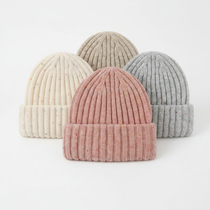 수채화 스페클 비니 부드러운 옴브레 도트 리브 니트 모자 은은한 파스텔 팔레트 편안한 슬라우치 캡 부드러운 감성의 일상 착용용 - Product Image 1