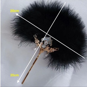 Abanico de plumas de metal redondo grande en blanco y negro decorado a mano para novia y damas de honor accesorio de ropa de boda occidental - Product Image 3