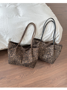 กระเป๋าสะพายไหล่ของผู้หญิงกระเป๋าสะพายไหล่สายเดียวความจุขนาดใหญ่เก๋ไก๋เรียบง่ายทันสมัยพิมพ์ลายเสือดาว - Product Image 2