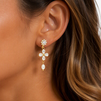 Traumhafte Vintage 18K PVD Vergoldete Edelstahl Blumen-Ohrringe mit Farbigen Kristallen und Reisperlen-Quasten für Hochzeiten
