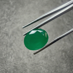 Émeraude verte naturelle de Zambie de 6,76 carats, taille ovale |   Émeraude non montée certifiée GIA |   Fabrication de bijoux de qualité supérieure AAA - Product Image 1