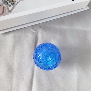 Pelota Brillante DQ de TPR para Perros, Juguete Masticable con Sonido, Tamaño Mediano, Juguete para Masticar para Mascotas - Product Image 1