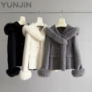 Casaco de Lã Dupla Face com Detalhes em Pele de Raposa Real para Mulheres, Elegante e Luxuoso, Jaqueta Curta de Inverno com Lapela Grande - Product Image 1