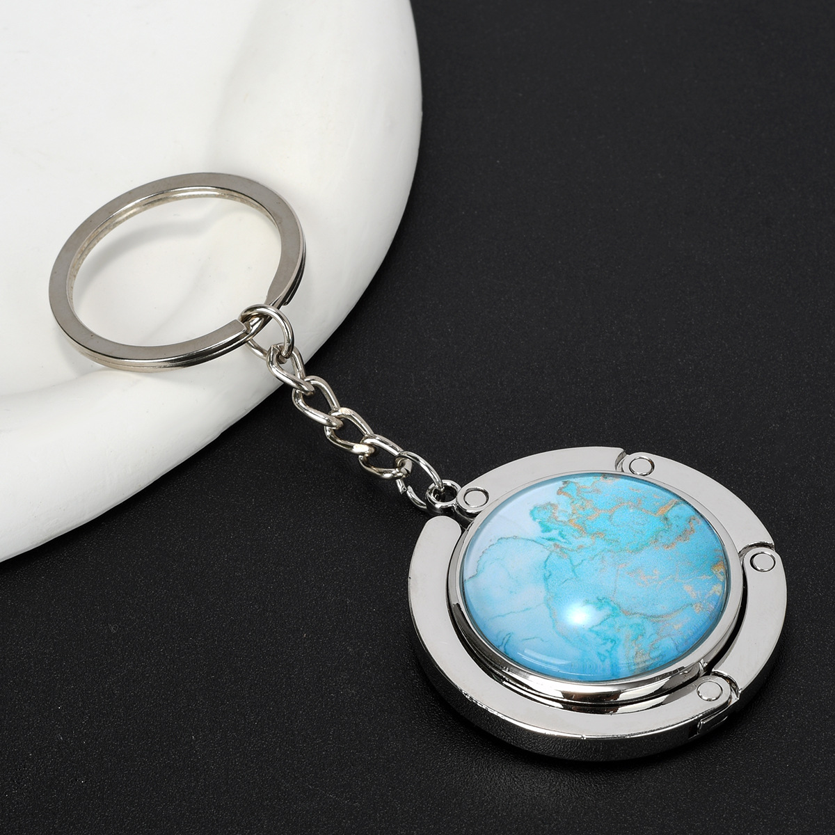 porte-clés en verre bleu ciel