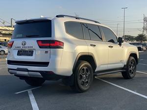 Oficialmente y limpio <span class=keywords><strong>Toyota</strong></span> Landd Cruiser GR 2023 Modelo Año GCC Especificaciones coches y listo para usar - Product Image 4