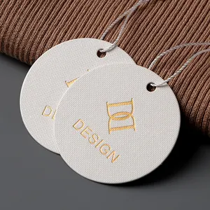 Modello gratuito di moda nuovo Design personalizzato etichette di marca in rilievo appendi Tag speciale regalo Logo altalena