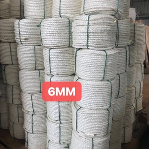 Vente en gros de <span class=keywords><strong>corde</strong></span> en <span class=keywords><strong>sisal</strong></span> 6mm <span class=keywords><strong>10mm</strong></span> noir blanc gris <span class=keywords><strong>corde</strong></span> écologique naturelle pour chats - Product Image 1
