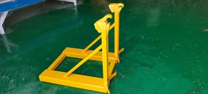 Carretilla elevadora mecánica con pinza <span class=keywords><strong>para</strong></span> tanque de aceite con transportador de tambor, agarrador de barril de aceite montado en horquilla <span class=keywords><strong>para</strong></span> materia prima de <span class=keywords><strong>cemento</strong></span> - Product Image 5