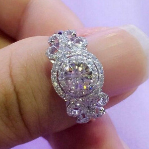 Anello con Cristalli Incastonati per Donne, Elegante Accessorio Minimalista per Uso Quotidiano e Feste - Product Image 2