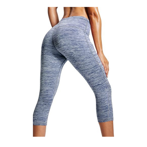 Leggings d'entraînement Capri personnalisés pour femmes | Pantalon de yoga extensible taille haute avec poches latérales et tissu évacuant l'humidité - Product Image 5