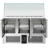 Mesa de Preparación Refrigerada Gastro Saladette PREMIUM de GGM, 1368 mm, Triple Puerta, Tapa de Vidrio, Eficiencia Energética A++, Descongelación Automática +4C