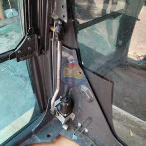 SK200-10 खुदाई करने वाले कोप्युलको स्किड 200 एक्विएटर केबिन के लिए ग्लास स्किड कैब ड्राइव केबिन का संचालन करता है। - Product Image 6