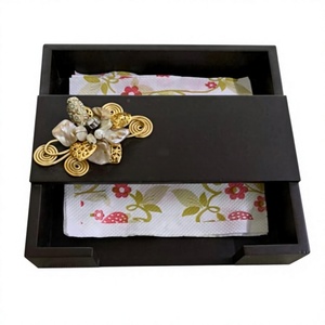 Tirelire en bois écologique faite à la main avec incrustation de laiton, décoration florale, forme personnalisée, finition polie pour montage mural à la maison - Product Image 1