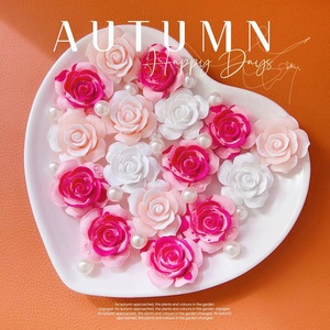 Venta al por mayor de cabujones de resina de flor de rosa coloridos con base plana para la fabricación de pendientes, accesorios DIY, lazos para el cabello y manualidades de joyería - Product Image 4