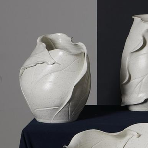 Ensemble de vases à fleurs blancs à motif de feuilles de luxe, décoration de table en céramique moderne avec glaçure mate pour la maison ou le bureau - Product Image 4