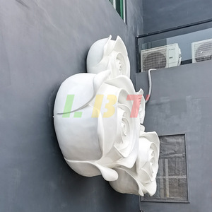 Escultura de Rosa Blanca de Resina y Fibra de Vidrio Libit, Decoración Artística para Oficina o Exteriores, Forma Irregular, Hecha a Mano, Lbt 629 - Product Image 2
