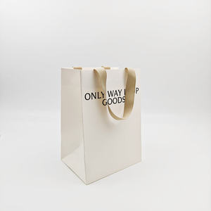 Bolsas de Regalo de Cartón con Logotipo Estampado en Oro, Impresas a Medida, de Lujo, Blancas, Ecológicas, Hechas con Materiales Reciclados, con Asa de Mano - Product Image 5
