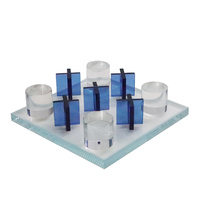 Ensemble de jeu d'échecs en acrylique sur table de présentation en cristal de luxe personnalisé
