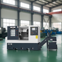 Centre d'usinage CNC à lit incliné avec système de commande CNC personnalisable, moyenne capacité, 12 postes d'outils, broche simple