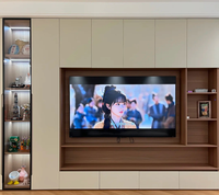 Meuble TV moderne sur mesure avec panneau mural en bois, unité murale intégrée avec rangement intégré, fabricant de meubles de salon, entrepreneur en aménagement intérieur