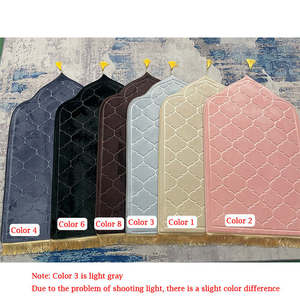 Flanellen gebedsmat voor moslims met antislip stippen aan de onderkant, ideaal voor thuis en in de moskee. - Product Image 6