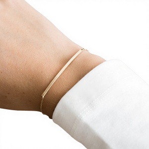 Pulsera Sencilla de Acero Inoxidable para Mujer EManco con Diseño de Letras, Joyería Moderna para el Día a Día, No se Desvanece - Product Image 1