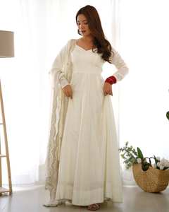 Robe Anarkali en tissu Romansilk tendance pour femmes, robe Anarkali longue et évasée de qualité supérieure, tenue de fête de mariage indienne pour femmes - Product Image 2