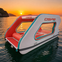 Flotteur gonflable cabine couleur personnalisée avec fenêtres latérales ouvertes, auvent solaire intégré et tapis de relaxation rembourré pour les sorties aquatiques familiales estivales en bord de mer