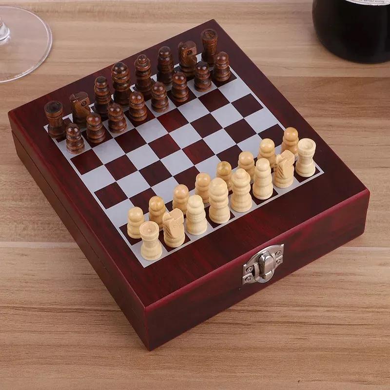 나무 상자에 체스 세트가있는 4 피스 와인 오프너 세트 와인 오프너 코르크 따개, 스토퍼, 드립 링 및 와인 푸어 포함