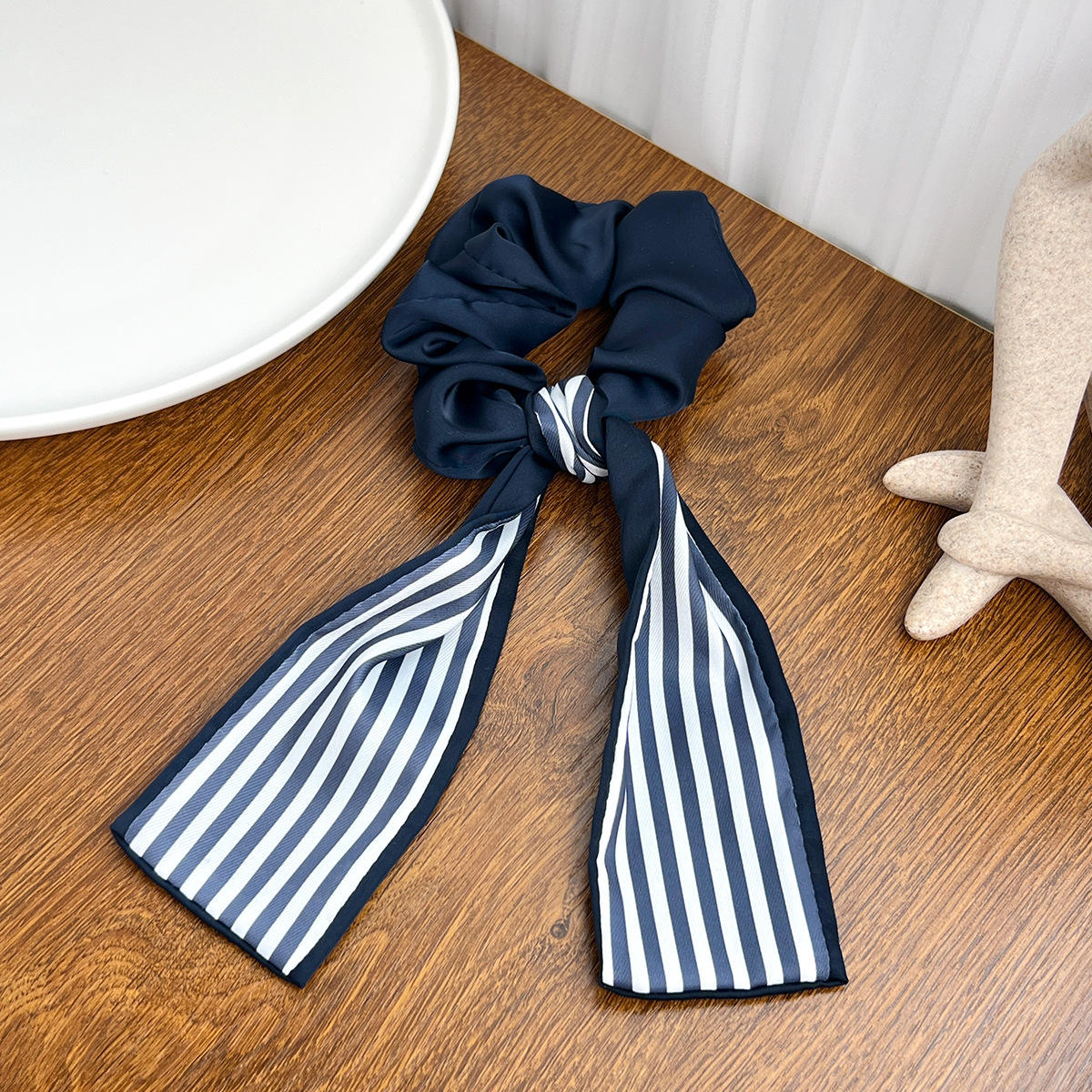 Ruban court bleu marine