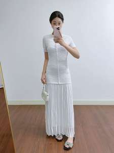 <span class=keywords><strong>Abito</strong></span> <span class=keywords><strong>in</strong></span> <span class=keywords><strong>maglia</strong></span> a maniche corte con <span class=keywords><strong>motivi</strong></span> floreali perlati per la primavera, con vestito interno a collo alto, ideale per le socialite. - Product Image 4