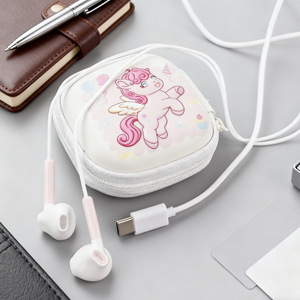 Casque <span class=keywords><strong>filaire</strong></span> Kiki-534 à thème dessin animé avec connecteur Type-C, pochette de rangement incluse, câble de 1,2 mètre, entièrement compatible - Product Image 4