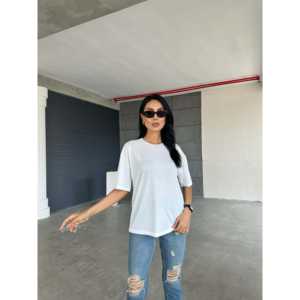 T-shirt de luxe pour femme avec col en strass, jersey 100% coton respirant, manches classiques - Product Image 1