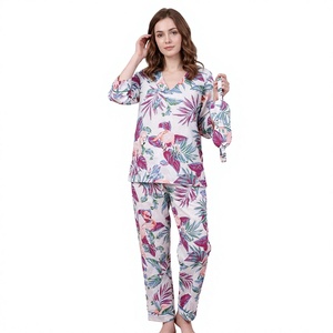 Conjunto de Pijama Floral Elegante y Cómodo con Cuello en V, Cintura Elástica, Tela 100% Algodón Transpirable - Ropa de Dormir Elegante para Mujer - Product Image 1