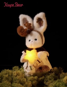 Adorable peluche lapin blanc sur le thème de la forêt avec bandeau en forme d'écureuil et robe en forme de champignon - Product Image 5