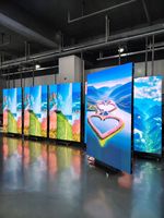 Écran publicitaire LED mobile, pliable, double face, 1280 mm * 1920 mm, écran d'affichage LED vertical à trois volets pour exposition
