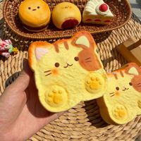 Authentique Jouet Squishy Moozy Cartoon Chat Mangeur de Toast Réaliste à Remontée Lente, Jouet Anti-Stress à Presser en Forme de Pain, Vente en Gros
