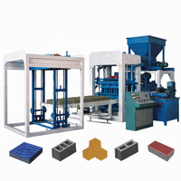 Machine de fabrication de blocs creux et emboîtables en ciment entièrement automatique 6-15, système de moulage par vibration, certification CE