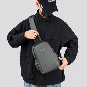 Bolso de Pecho de un Solo Hombro Moderno y a la Moda para Hombre, Gran Capacidad, Multifuncional, Logotipo Personalizado, PU Impermeable, Cierre de Cremallera, USB, Verano - Product Image 5