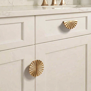 Poignées de meuble modernes en aluminium doré demi-lune, poignées de placard cannelées motif soleil, quincaillerie de tiroir semi-circulaire de luxe, boutons de cuisine - Product Image 1