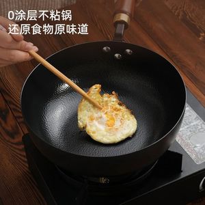 Hand Forged Hammered Iron Wok Non Stick Uncoated Flat Bottom For Gas And Electric Stoves - Product Image 3