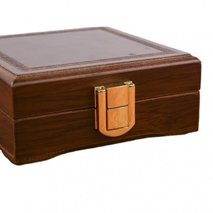 Caja de madera para medallas con impresión de logotipo, embalaje de regalo rectangular con cerradura para insignia de moneda conmemorativa, hecha a medida J216 - Product Image 5